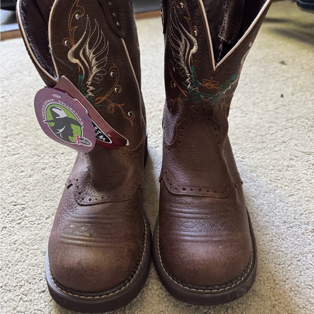 Justin Boots Brown Heeled Boots with Embroidery